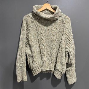 Moon & Madison Green Turtle Neck